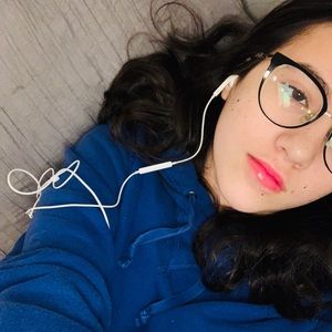 Meet your Posher, Eva